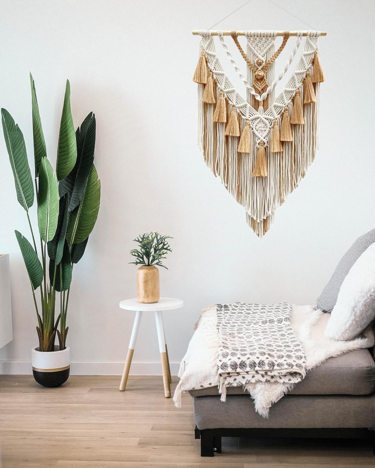 Boho Macrame Wall Hanging & Wall Decor, Cotton Handmade Tapestry with Tassel, Woven Macrame Wall Art for Decorating Bedroom Living Room Apartment Nursery (Brown)